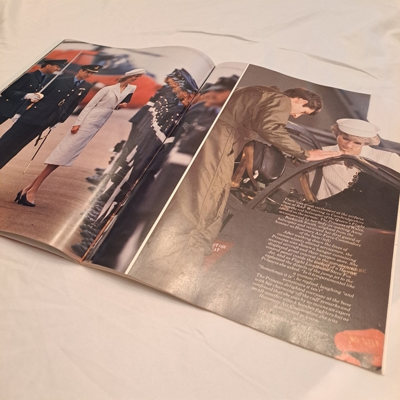 Majesty Magazine Volume 6 No 8 December 1985 Printed In England Royal family - Picture 8 of 9